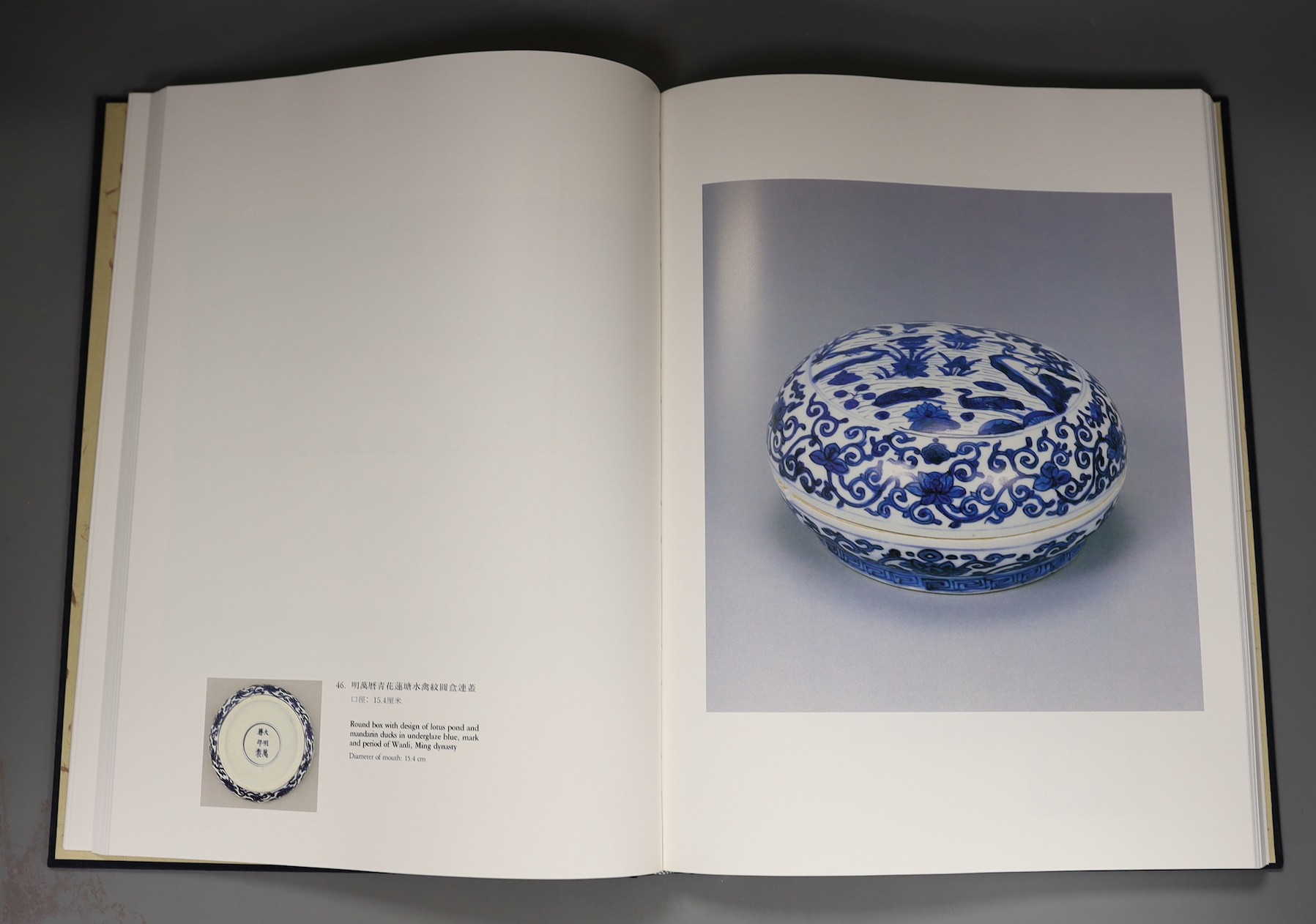 Book - Chinese porcelain The S.C. KO Tianminlou Collection, 2 vols, in a folding case, 37cm x 27.5cm